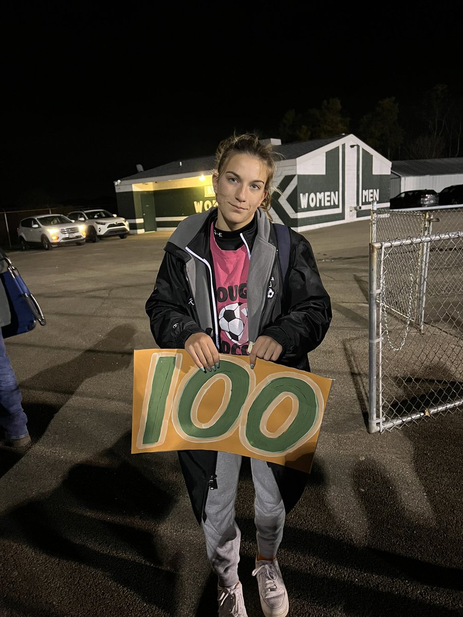 kameronpritts6's tweet photo. Kid finally got her 100th goal @mckenziepritts ❤️ https://t.co/zGr5ITufy3