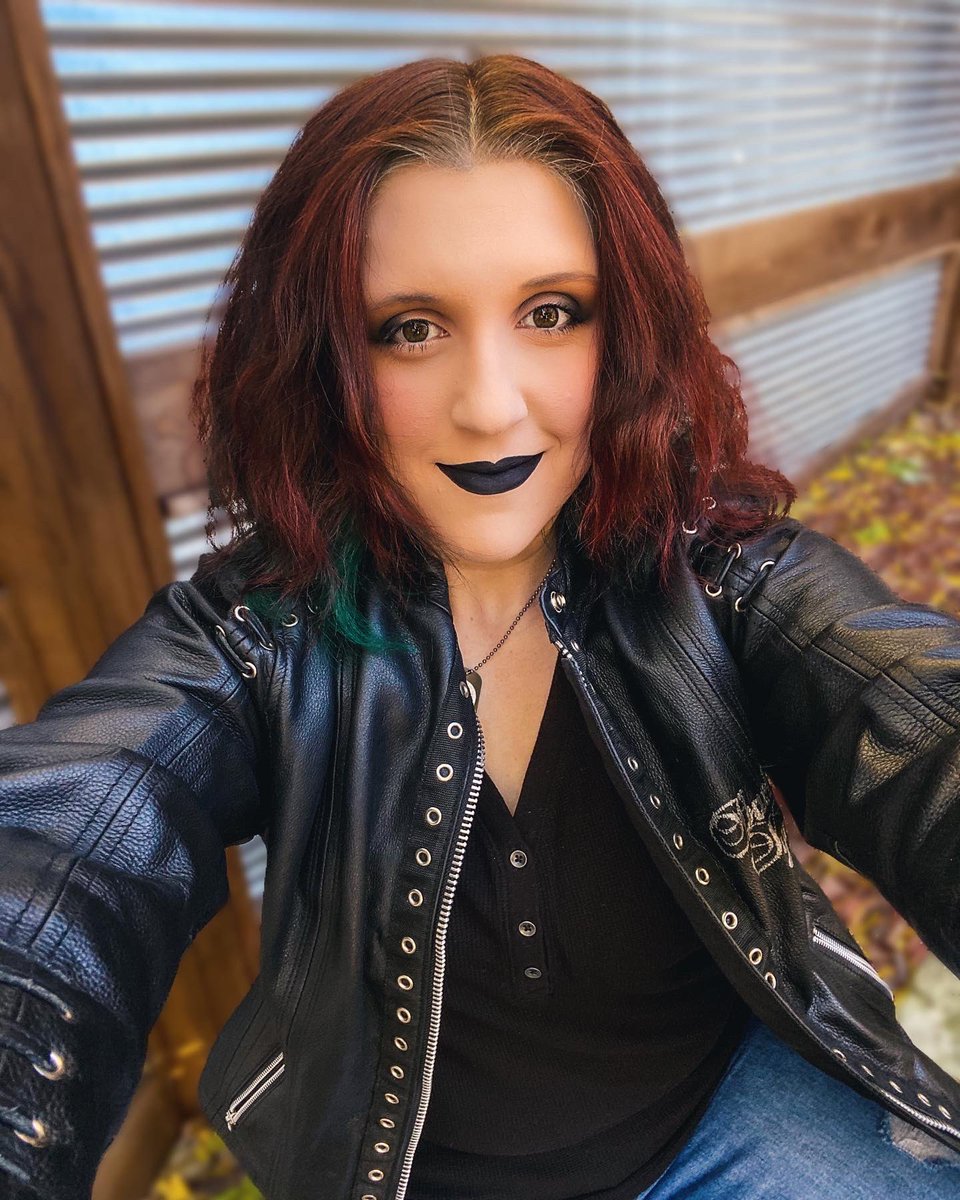 AlexDaleWCE's tweet photo. Fall hair color came out amazing! Especially since Sallyβs didnβt have orange or evergreen so I had to mix them both!
Clearly casual spooky makeup in full force! π
#newhaircolor #fall #fallhaircolor #fallvibes #fallcolors #orangeandgreenhair #orangeandtealhair #spookyseason https://t.co/ZAelWGCwg8