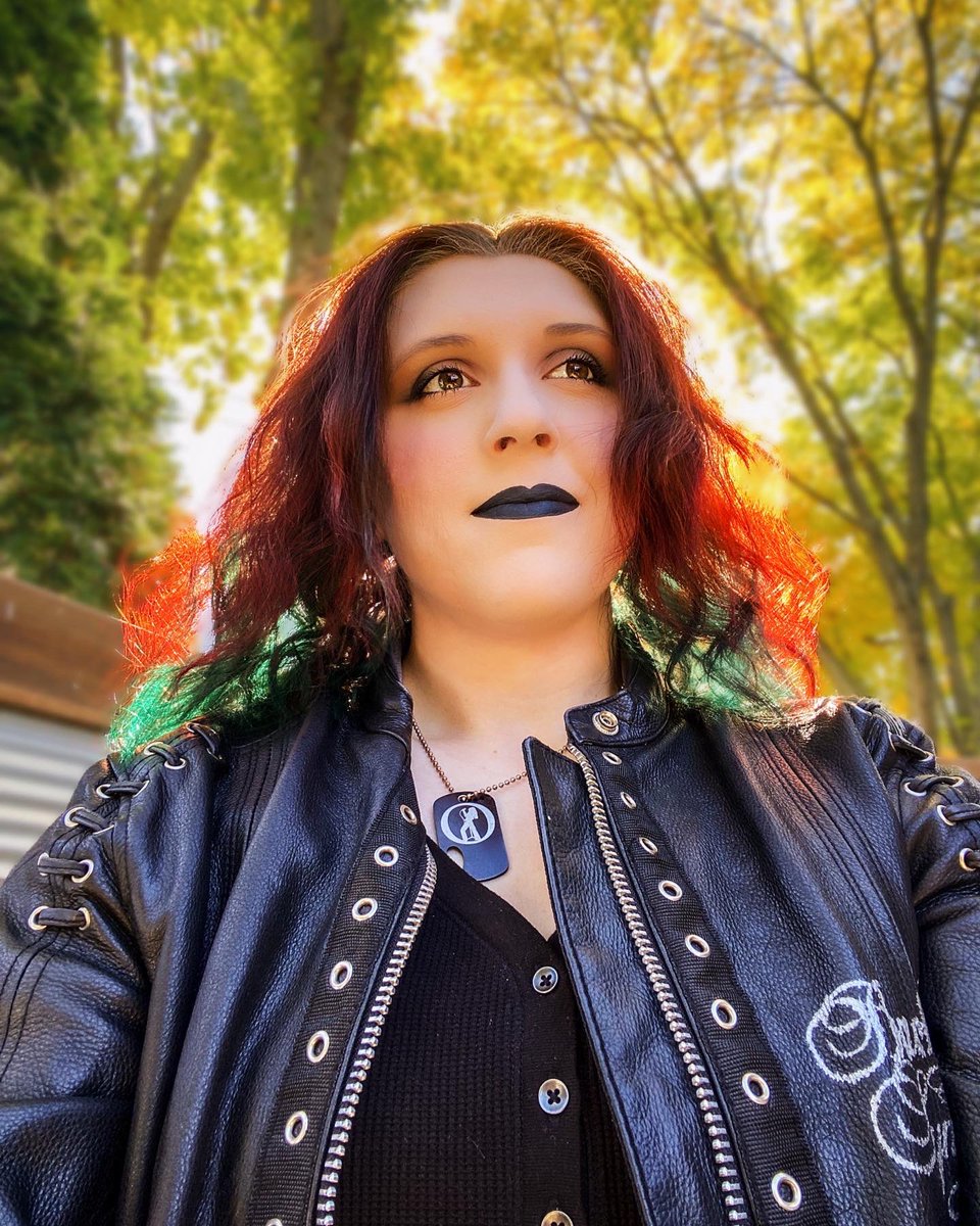 AlexDaleWCE's tweet photo. Fall hair color came out amazing! Especially since Sallyβs didnβt have orange or evergreen so I had to mix them both!
Clearly casual spooky makeup in full force! π
#newhaircolor #fall #fallhaircolor #fallvibes #fallcolors #orangeandgreenhair #orangeandtealhair #spookyseason https://t.co/ZAelWGCwg8