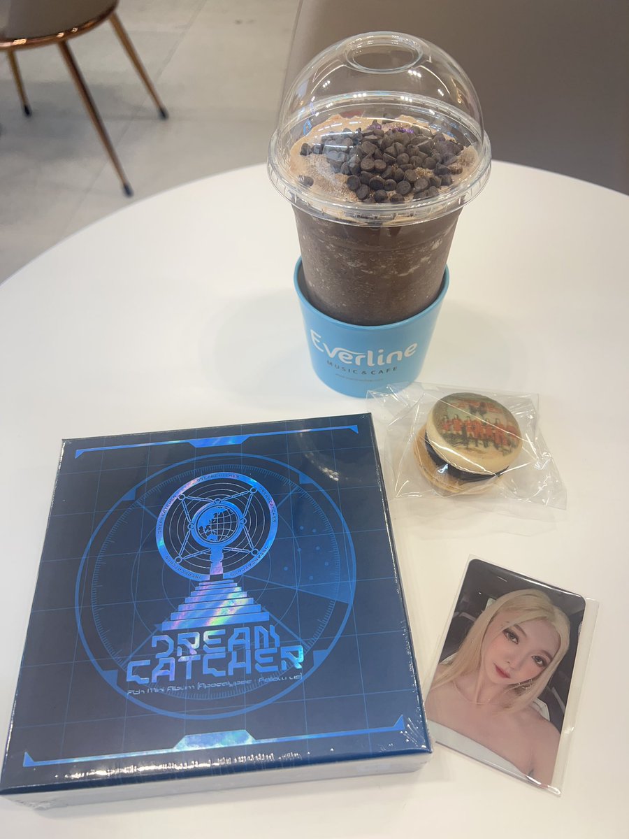 blinkinsomnia_x's tweet photo. Dreamcatcher pop up at Everline Cafe Seoul ❤️🥰 #VISION_OF_DREAMCATCHER #DREAMCATHER #드림캐져 #EVERLINE #에버라이 https://t.co/VhXs8DXjFl