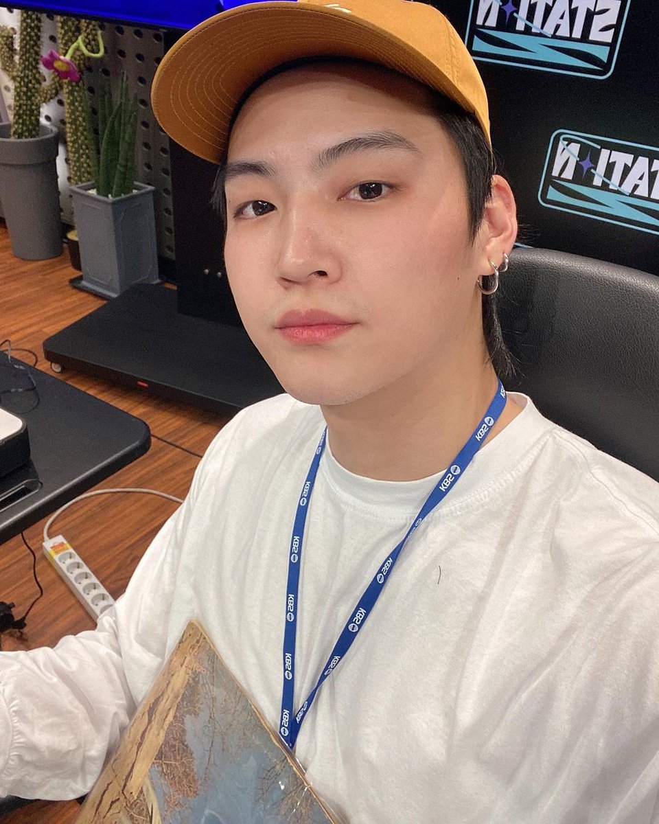 turroncit0s's tweet image. ¿Cómo es qué me sienta #acrossthᥱ彩虹? No lo sé, pero @kensh1nsite lo logró con su #𝕂ensh1nㅡcb tan esperado por todos, yo sé que sí. Me tienen #LevelU𝚙🍹 todo día como loquito, espero no molestar a nadie en la rocque casita. 🫣

⋆ 𝑓ame -- 𝚔ing 𓈒࣪ ᭡ #𝐋iam ! ⊹