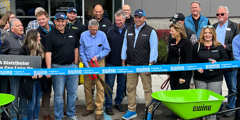 EwingOutdoor's tweet photo. Last week, we officially cut the ribbon at Ewing Brighton in Michigan! Along with members of #TeamEwing from the area, over 25 vendor partners joined us in the celebration. The weather was overcast, but the food was hot! Stop by and see us soon. https://t.co/aegpDT8b1d https://t.co/Rdg5J6UHJH