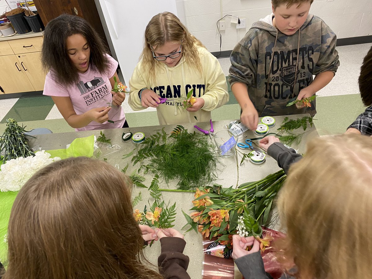 Herkimer_Ag's tweet photo. Herkimer #FFA worked hard making #boutonnieres for @HerkimerCSD #peprally this week! Members learned some basics about floral tools, arranging tips and design! #floraldesign #AgEducation #agriculture #middleschool #highschool #teachers https://t.co/D5yG9oEdDI