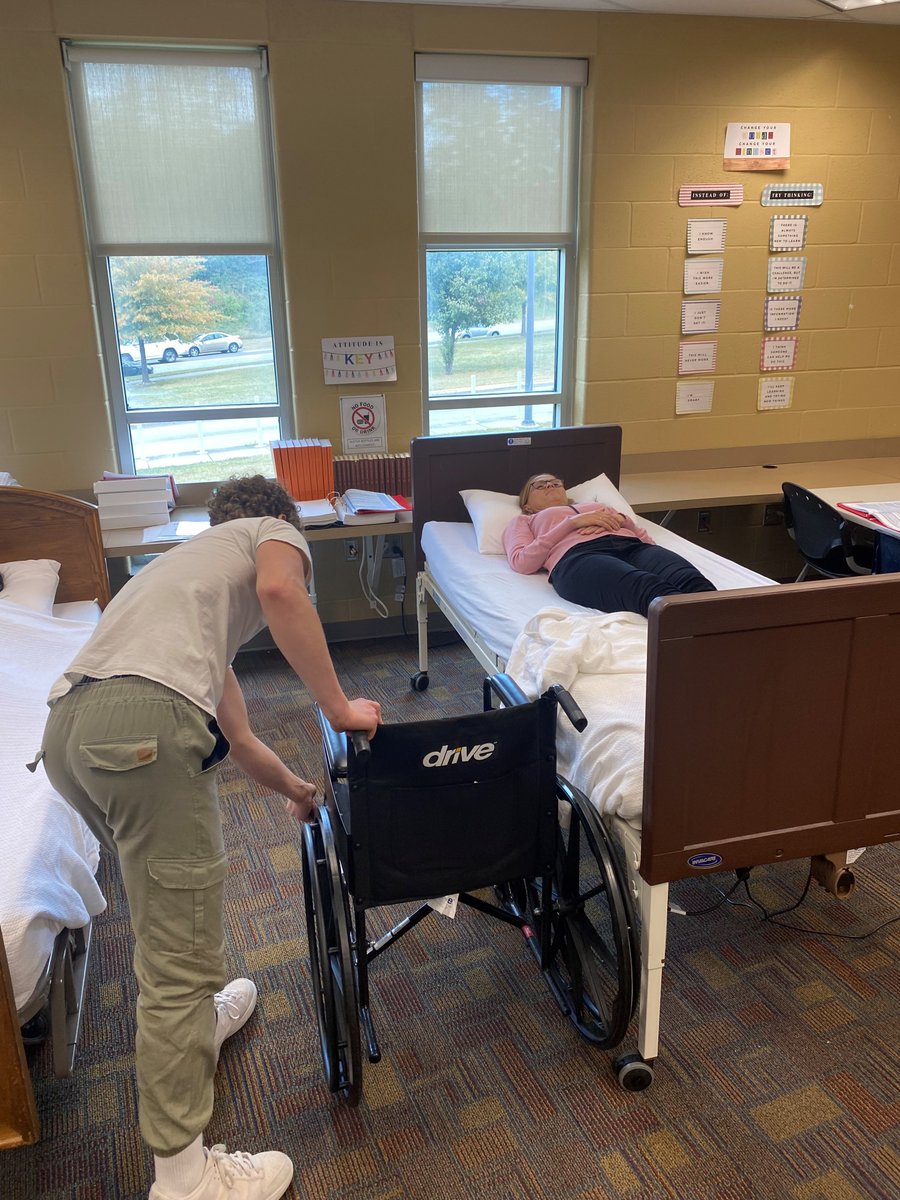 ORSchools's tweet image. We think it is super cool that in addition to supporting our teachers with an Educator Preparation Program, Ulla Carr is supporting our students by serving as a "mock patient" in their nursing class! #RealWorldLearning #ORSRocks
@KCS_EPP
