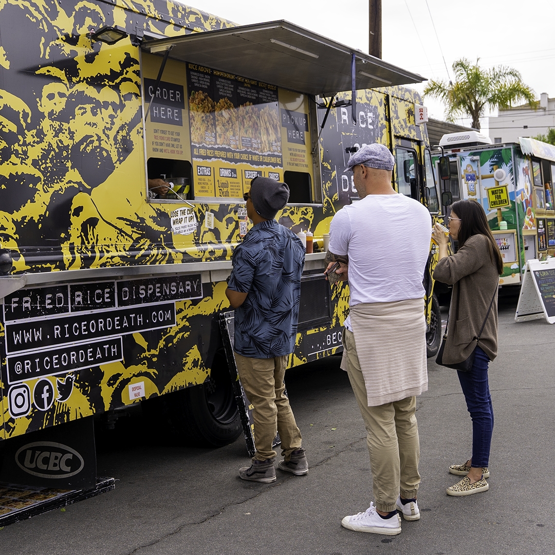 RiceOrDeath's tweet photo. No better place to satisfy your beasty cravings than at @curbsidebites in Downtown SD every Wednesday! We've got a cup of the county's best Fried Rice waiting for you!

10/19 11am-2pm

Curbside Bites
India St &amp; W B St
San Diego, CA 92101 https://t.co/xxqM4qcjF1