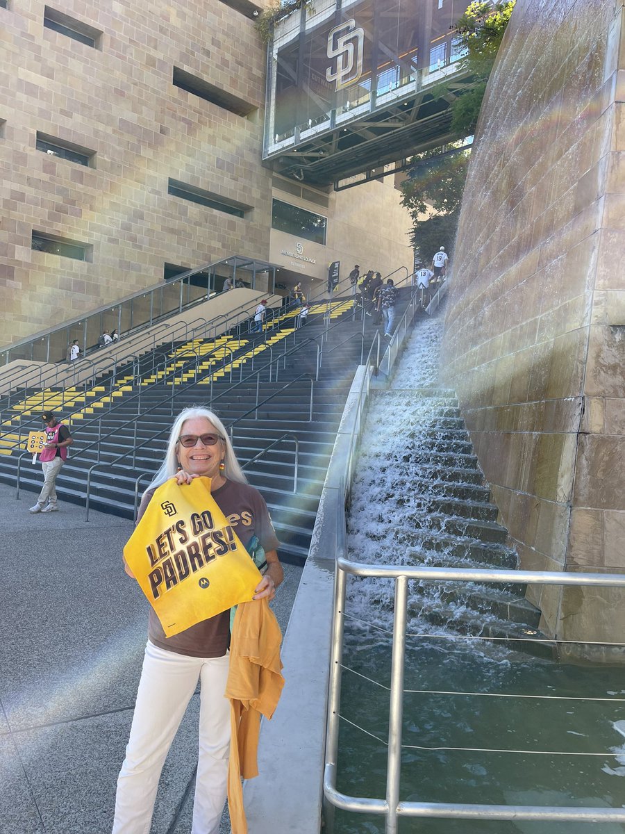 irenemcmack's tweet photo. #TimeToShine @Padres https://t.co/MN3dusGWWa