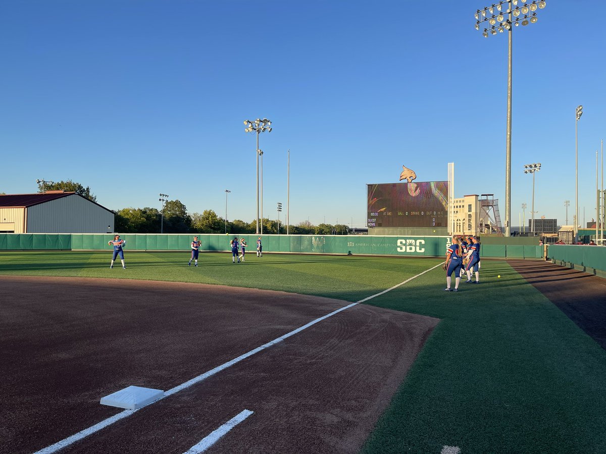 It’s GAME DAY! 🧡💙 🆚: @TXStateSoftball ⏰: 7:00 📍: San Marcos, Texas 🏟: Bobcat Softball Stadium 📺: No streaming #DreamBigActBigBeBig #faMily