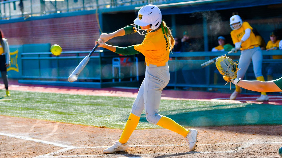 Some 𝗚𝗿𝗲𝗲𝗻 & 𝗚𝗼𝗹𝗱 𝗪𝗼𝗿𝗹𝗱 𝗦𝗲𝗿𝗶𝗲𝘀 flicks 📸 Green team takes game one!!! #SicEm 🐻🥎