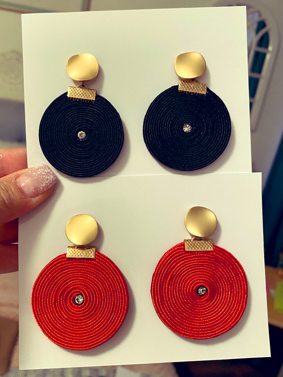 Claudia_Jordan's tweet photo. Mientras otros saquean y roban, una trabaja dignamente.
Listo este pedido de aritos 🥰
Mañana los entrego
#SoutacheByJordan #ByJordan https://t.co/dyfqBNmAhc