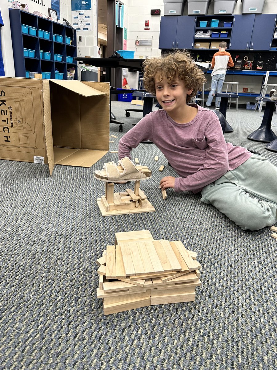 JackieOBrien1's tweet photo. IHES students enjoying Global Maker Day. #GlobalMakerDay #IHES_STEM https://t.co/LcZkpSEGgX