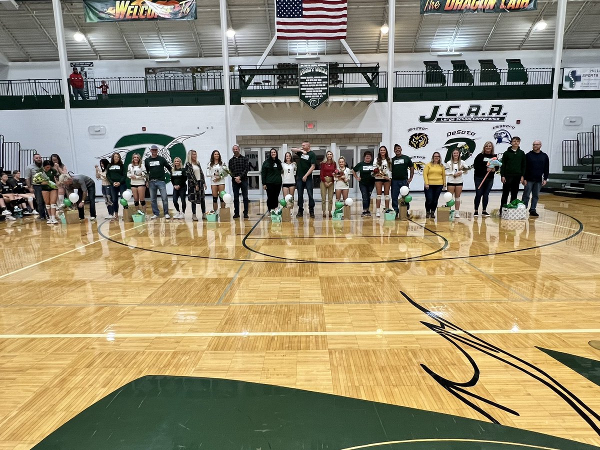 De_SotoDragons's tweet photo. It’s senior night for our XC and Volleyball teams. Congratulations to this great group of student-athletes. Thank you for your dedication and leadership! https://t.co/Jmu0OZcWUD