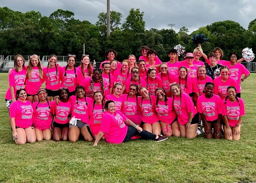 DwyerHS's tweet photo. Seniors are the Powder Puff CHAMPS! Thank you students, class sponsors, volunteers, and the fans who came out to support the event!
#WeAreDwyer #HomecomingWeek #PowderPuff https://t.co/6wiBMr8ELO