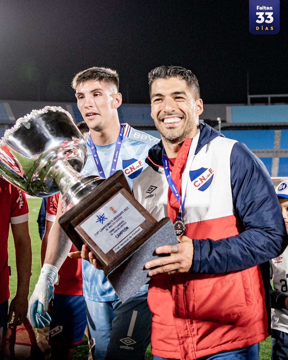BolsoImagenes's tweet photo. Qué momento para estar vivo. El mejor jugador uruguayo de la historia juega en Nacional. https://t.co/AIeeL7IkOq