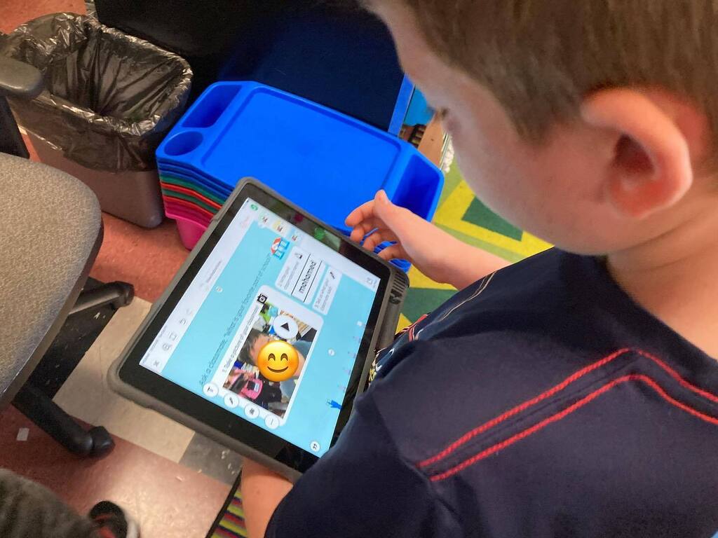 aeslibs's tweet photo. Get to Know Your Classmates with Seesaw: practice finding assigned Activities, adding photos/text/sound recordings, and submitting work @westboroughk12 @mendesjjohn @armstrongparentgroup https://t.co/bzihCqAcUk https://t.co/DbipNETcwT