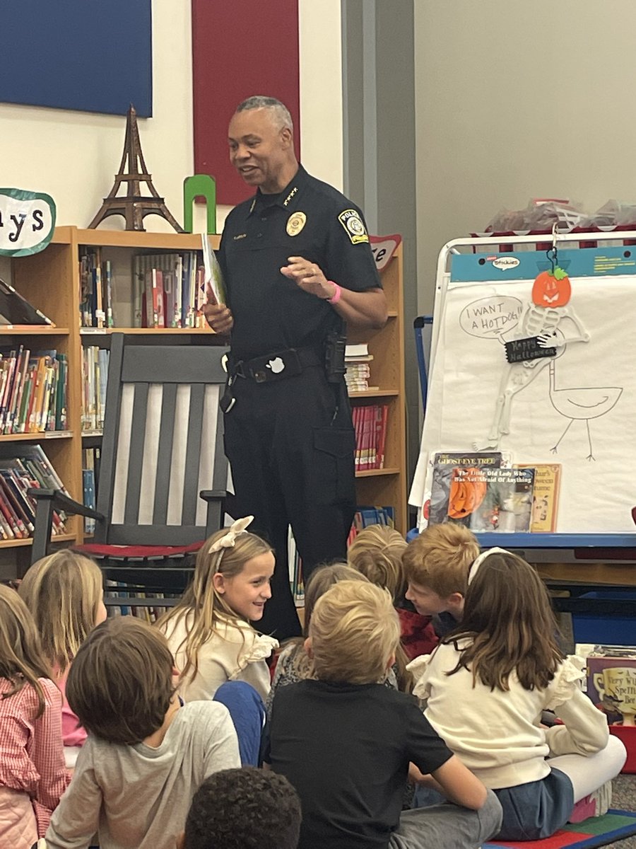 Thank you @APSPDChief for coming to read today! Our kids so enjoyed having you and you always have a home here @MorrisBrandonES @jbland100 @MsSmall2016 @Topperville2 @atlhummingbird #honorarybee 🐝🐝🐝