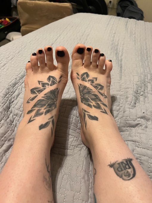 Here's to the start of something fun! https://t.co/i7YvMB28HH<a href="/tag/soles"class="tags"><span>#soles</span></a><a href="/tag/feetworship"class="tags"><span>#feetworship</span></a><a href="/tag/feetandsoles"class="tags"><span>#feetandsoles</span></a><a href="/tag/feetfinder"class="tags"><span>#feetfinder</span></a>