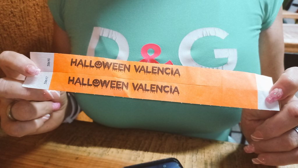 Retirando👻🏠 mi entrada para el🎃 evento👻 @TentacionSwVal 🎃
