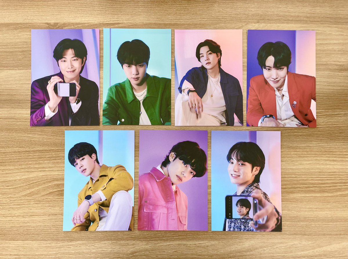 moooo_08's tweet photo. [BTS] Galaxy Z flip4 postccard sell ♥️

▪️postcard 7ea = 1 set = 20,000 won

▪️No defect and the best quality

▪️be authenticated

DM plz👏👏👏👏👏

#bts   #GalaxyZFold4 #galaxyzflip4 #GalaxyUnpacked https://t.co/66tMLJim8P
