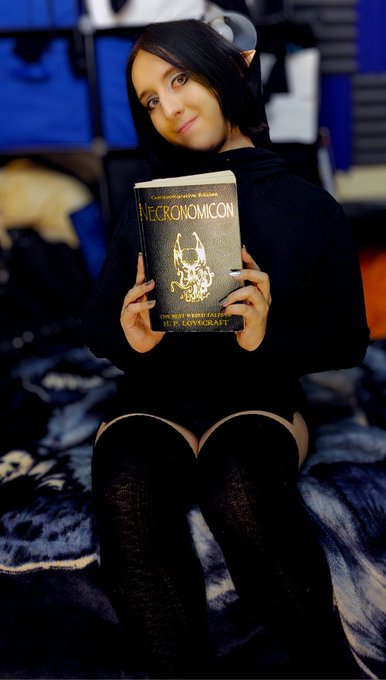 When you invite the thicc goth girl over to study and she whips this out..... https://t.co/vGHkF2w7Z<a href="/tag/social"class="tags"><span>#social</span></a><a href="/tag/blusky"class="tags"><span>#blusky</span></a>