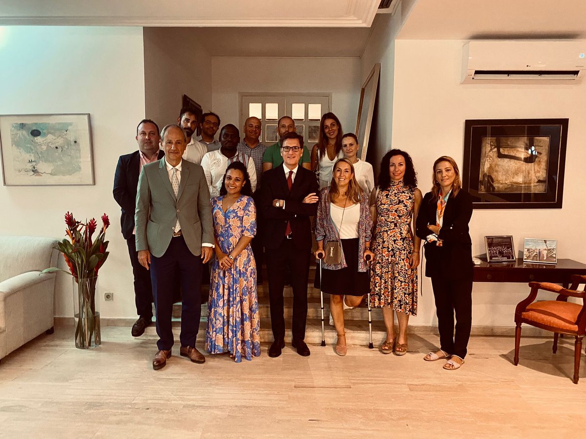 Hoy hemos asistido a la recepción de la misión comercial en la residencia del embajador de España en #cotedivoire <a href="/MAECgob/">Ministerio de Asuntos Exteriores, UE y Cooperación</a> <a href="/EmbEspRCI/">Embajada de España en Costa de Marfil</a> <a href="/BodegasResalte/">Resalte de Peñafiel</a> <a href="/BVeganzones/">Bodegas Veganzones</a> <a href="/RemolquesHG/">Remolques HnosGarcía</a> <a href="/GrupoCadielsa/">Grupo Cadielsa</a> <a href="/BSinforiano/">Bodegas Sinforiano</a>