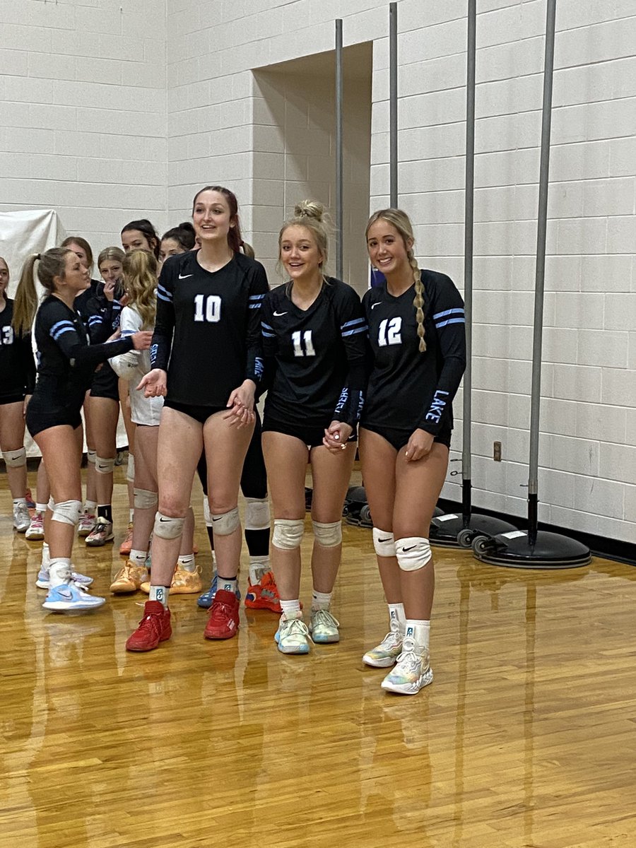 FLYERVBALL's tweet image. Flyers with the win in 3 against Scott! Next game is this Thursday at Lake against Rossford! Come support your Lady Flyers and Seniors in their Last home game of the year!!!