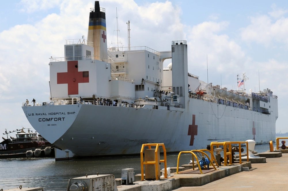 NACIONALES🚨El barco hospital @USNSComfort🇺🇸 se embarca esta semana hacia Latinoamérica. En #Honduras🇭🇳 brindará atención médica a cientos de ciudadanos que lo necesitan. 'Esperamos con mucho entusiasmo la llegada del buque hospital', anunció @usembassyhn.  #ContinuingPromise