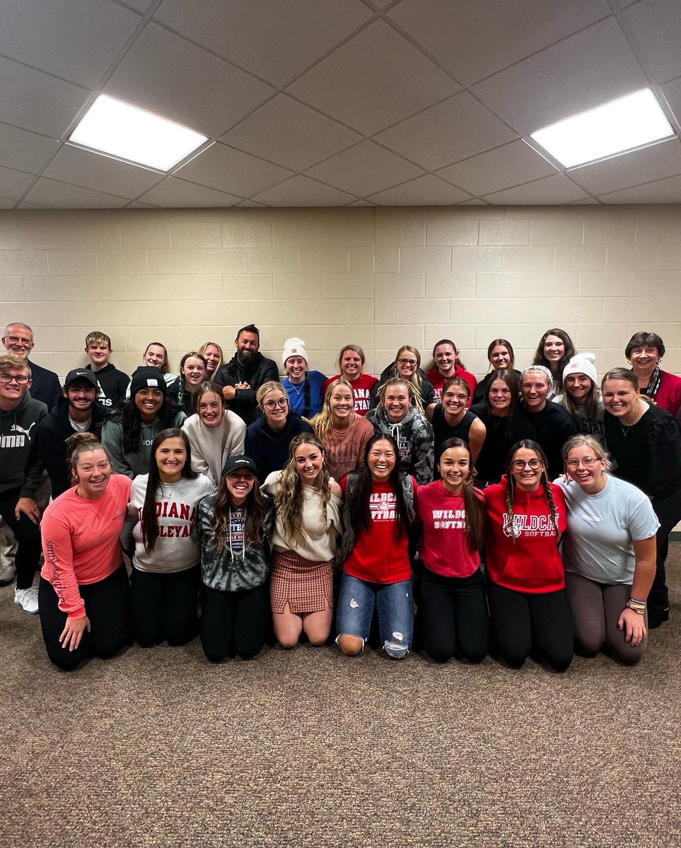 IndWesSoftball's tweet photo. A week of celebrations and commissionings!
#4 Natalee McNeil received her white coat in the Nursing program!
Team 36 gathered to pray over #17 Jennah Yost as she prepares to travel to New Zealand to complete her student teaching!
#All4Him #PlatformUp https://t.co/F3J1R2Kydk