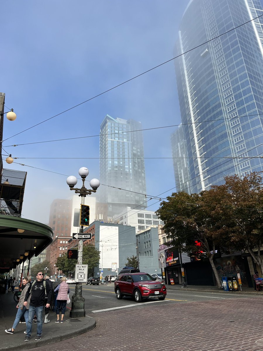 JetsetSusan's tweet photo. The smoke around downtown Seattle is just heartbreaking. #seattlewx https://t.co/4KzYDFd0wa