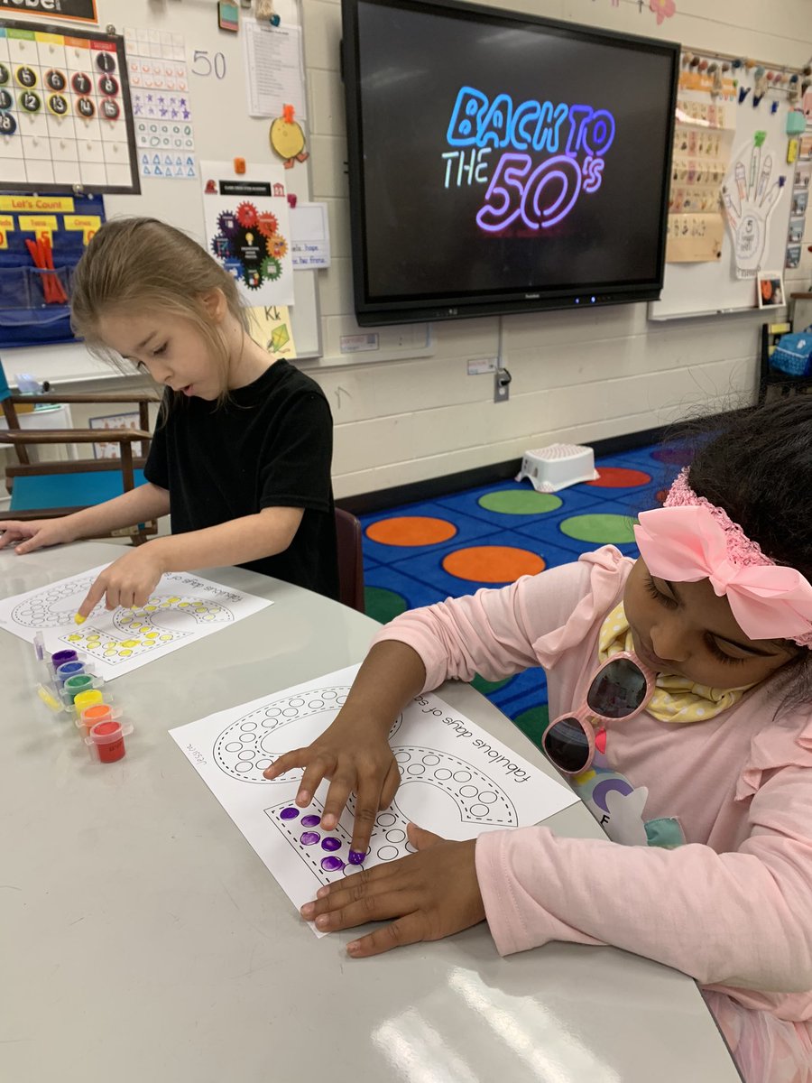 JMoes_Class's tweet image. It’s the 50th day of school! Students listened to music, danced, made a 50’s day snack and tried root beer floats! @ClarkCreekSTEM
