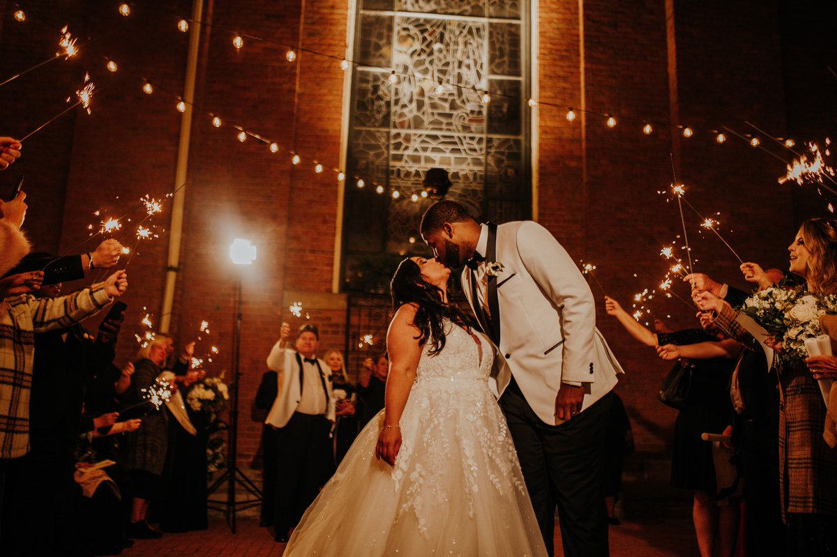 BellEventCentre's tweet photo. Sparklers are a magical way to end your wedding day, and we have them here at the Bell! ✨

📸:@jessicawigginsphotography https://t.co/QzsMIAsrXn