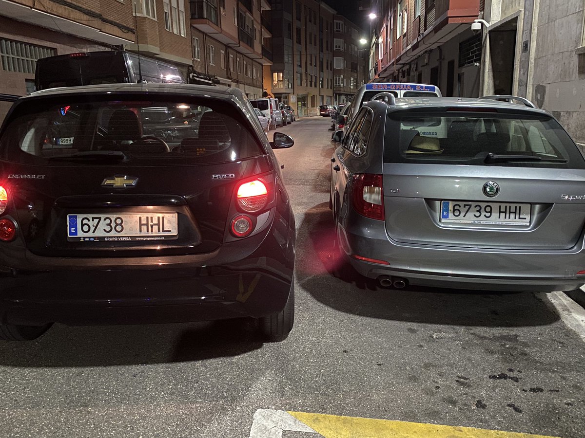 MonsalveErnesto's tweet photo. ¿Cuántas probabilidades hay de aparcar justo detrás del coche con tu matrícula contigua, en otra ciudad? https://t.co/vcdR9raMaV