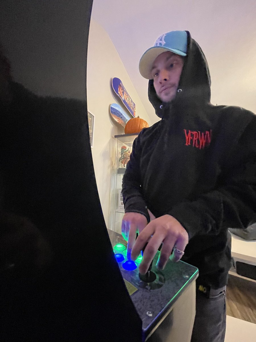 Sayzee_Yfrwn's tweet photo. Get your #YFRWN hoodies ๐ฆ https://t.co/9vRF8Bfkbq