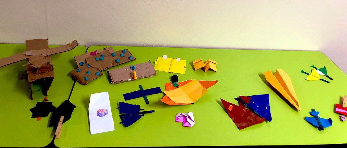 What K-2nd Graders create during an “Hour of Wondering” and thinking about what an airplane needs to fly.@SeoulSchool #librarylife #sis_tigers