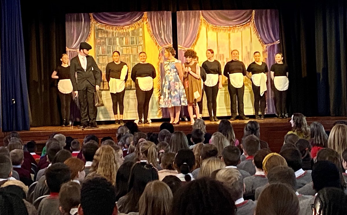 SJBC welcomed boys and girls from SJB PS, Presentation PS and Ballyoran PS today. The children enjoyed the college’s production of Annie! Jr😊