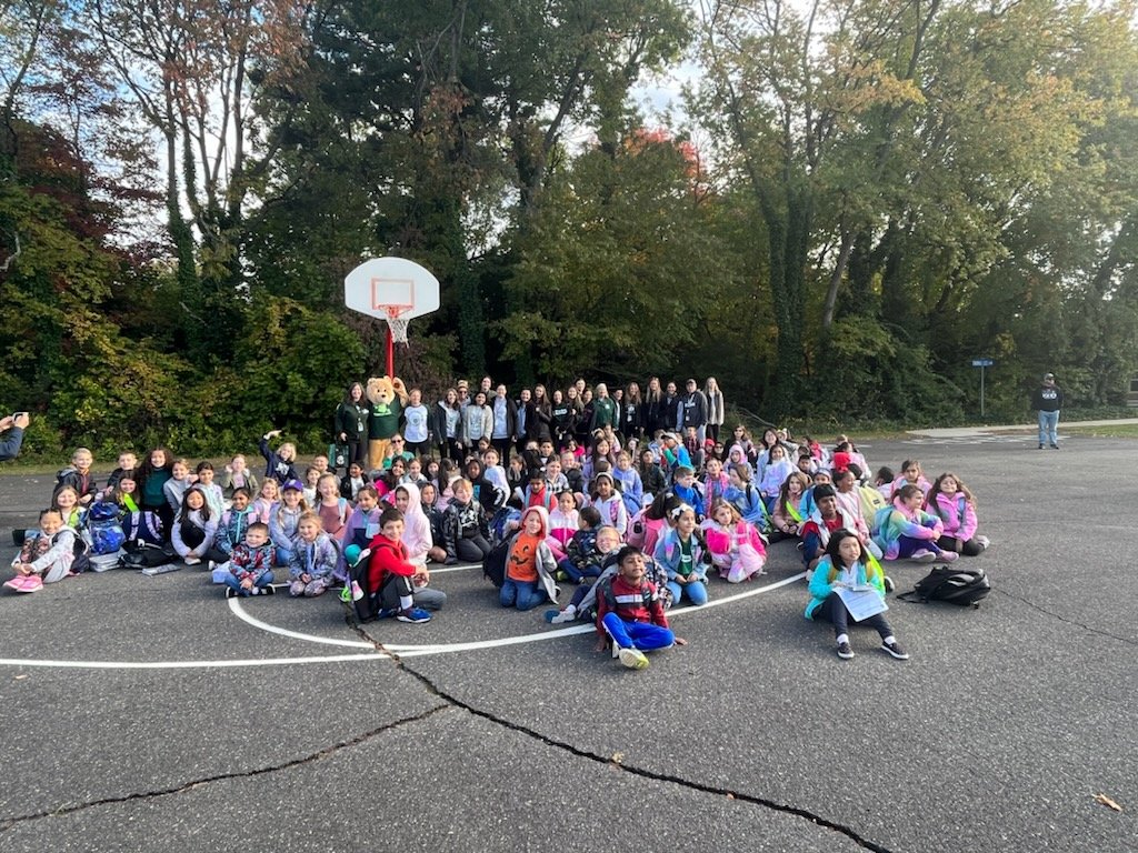 A great turnout for #WalktoSchoolDay! Students, staff and families practiced walking to school safely--a fun and healthy way to start the day 👟💚🐻 Thank you to the @EBpolicedept for supporting the event! #TeamLB <a href="/EBPublicSchools/">East Brunswick Public Schools</a>