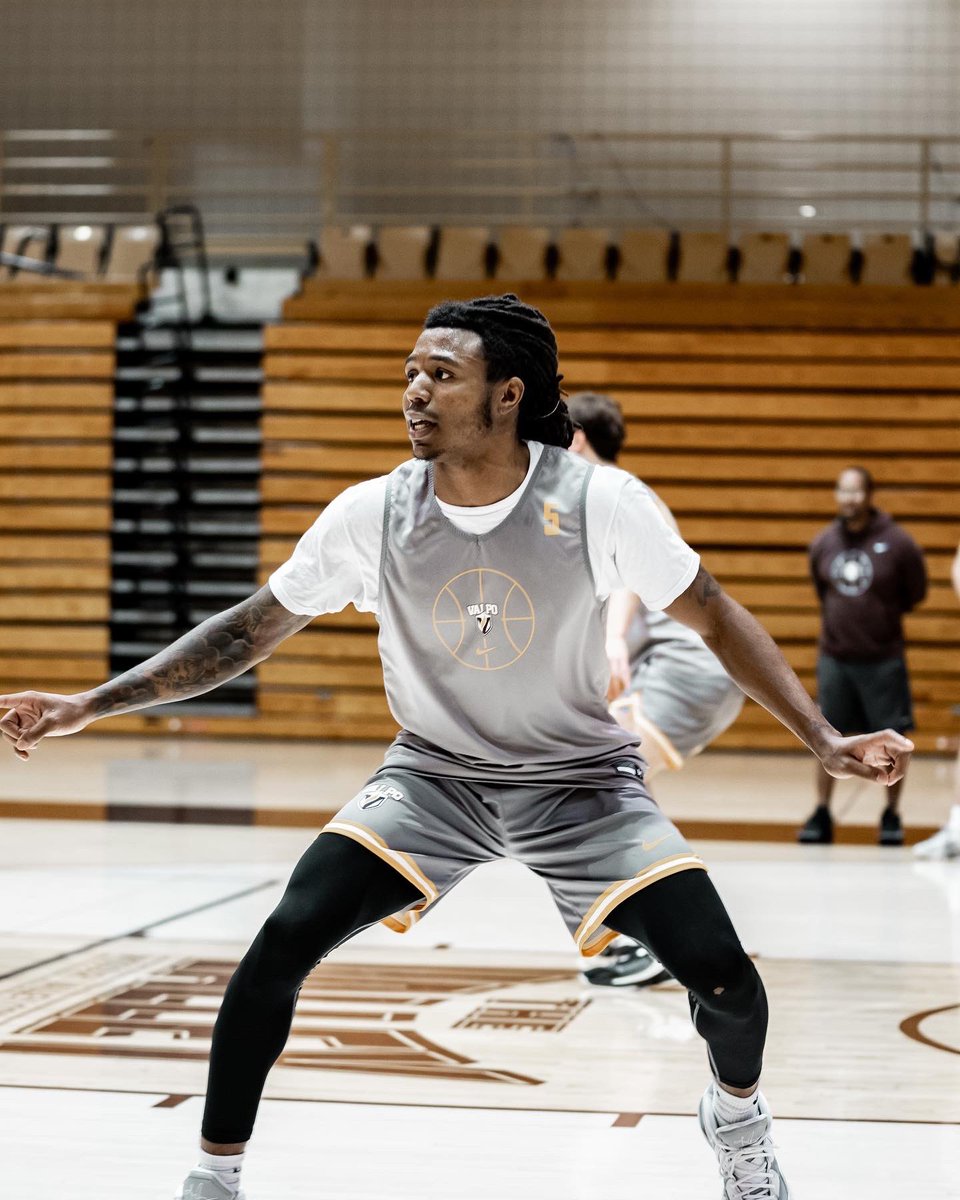 ValpoBasketball's tweet photo. Just under 2️⃣ weeks away till our exhibition game!!! #GoValpo https://t.co/yFmFfFvaXQ