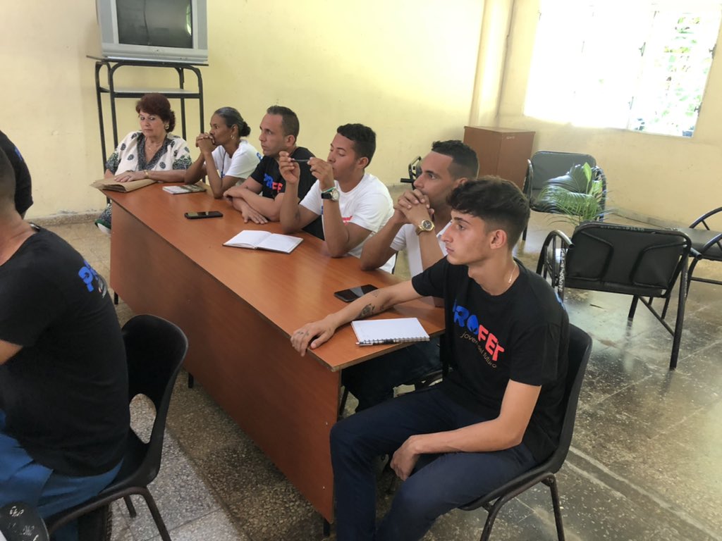 ipjgregorio's tweet photo. #ETPCienfuegos || Intercambio con el consejo de dirección del centro y la #UJC y #FEEM. Sobre la importancia de la tecnología y el equipamiento del proyecto #PROFET https://t.co/kuMLIk5gqE