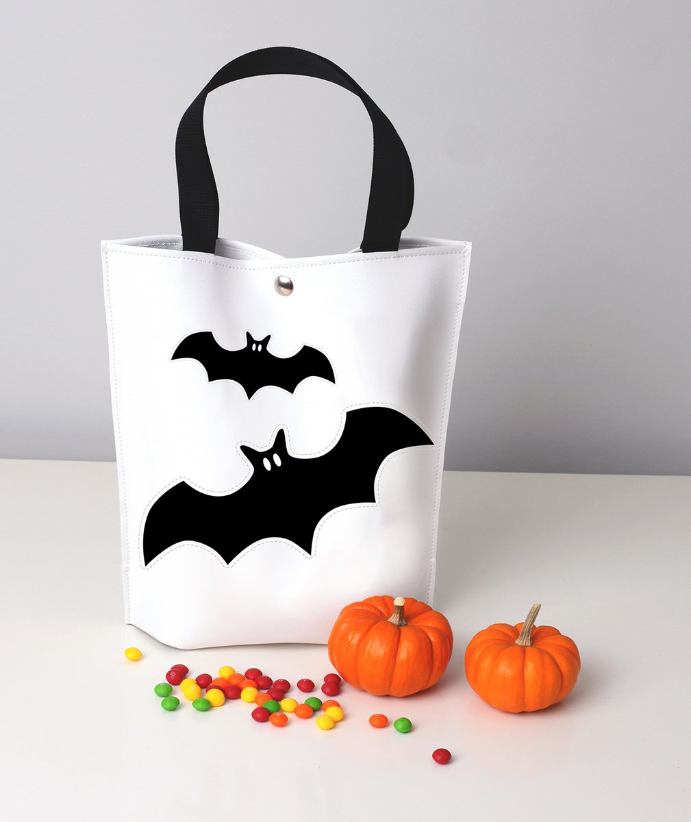 All Treats No Tricks - mailchi.mp/hollyaiken/tre…