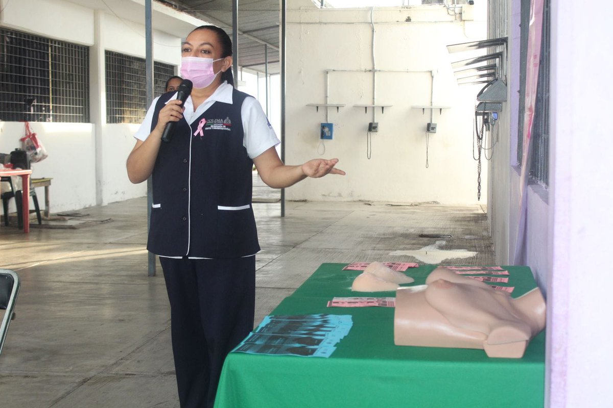 SSPC_COLIMA's tweet photo. La Secretaría de Seguridad Pública a través de la Unidad de Equidad de Género en coordinación con personal de la Secretaría de Salud, impartieron una charla sobre el cáncer de mama, en el marco del mes rosa, a mujeres privadas de su libertad.

#ColimaSeTransformaContigo https://t.co/lNYq5JWEq1