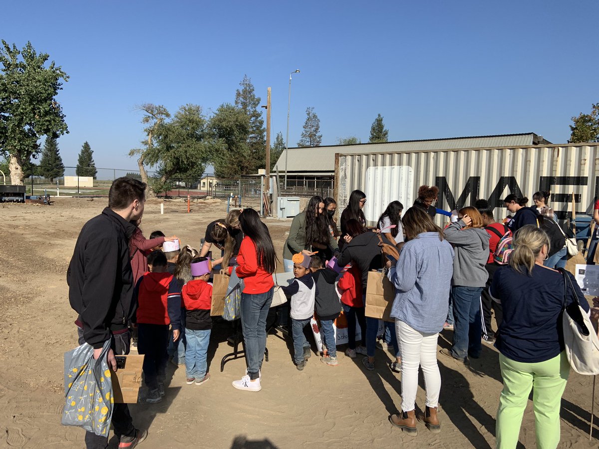 <a href="/centralhs_/">Central High School</a> Ag Department hosting a Pumpkin Patch event for <a href="/CentralUSD/">Central Unified</a> Kindergartners.  Our students ran the whole thing under the supervision of Ms. Ramirez!  Awesome work and way to connect students to Ag learning.