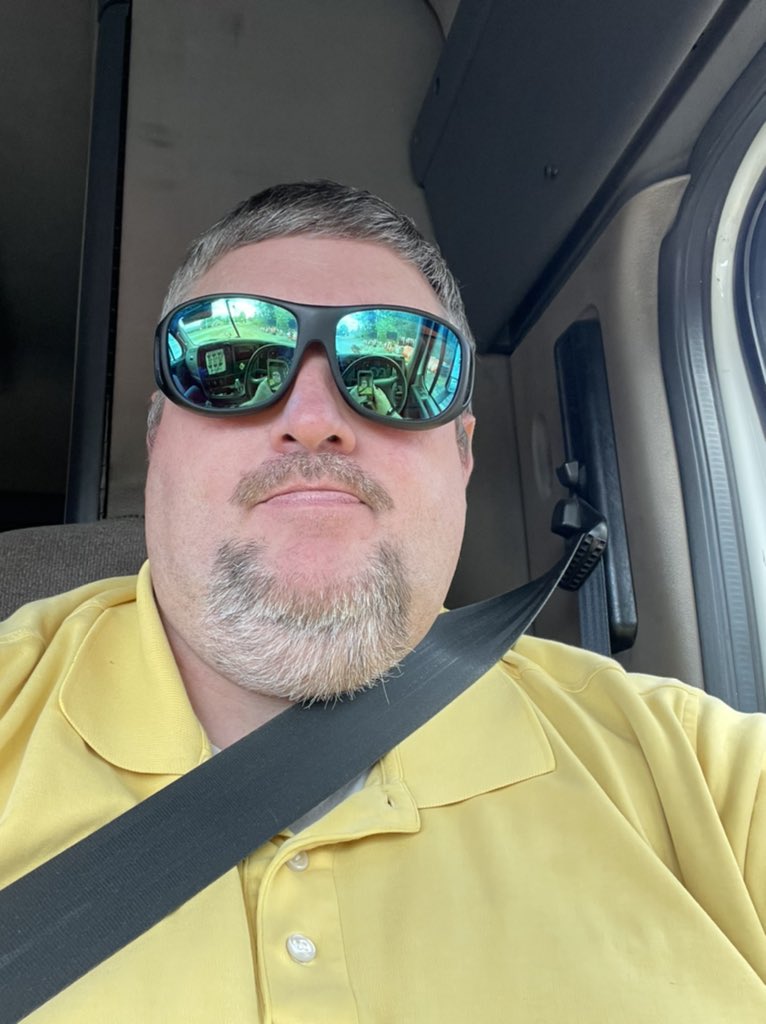 BamaBass's tweet photo. Class mate had to take a restroom break. So I stopped at Jackโs, Iโm starving lol. #forgotmylunch https://t.co/iyyb8NufgE