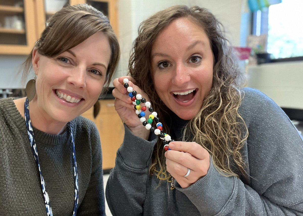 Thank you to Ms. Brondo for letting me participate in her @ArgumentDriven lab at Creekview today. It was awesome to see Ss collaborate to construct DNA! <a href="/amandasue/">Amanda Farist</a>