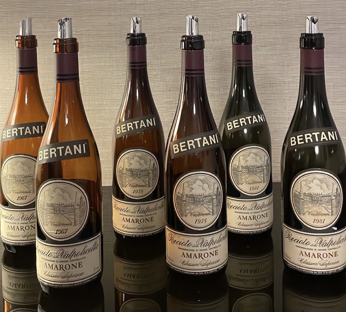 WineNewsIt's tweet photo. Le #vecchieannate dei #grandivini rappresentano un #sogno per tanti #enoappassionati e #collezionisti: #Bertani, storica cantina della #Valpolicella e #vinoitaliano, ha aperto le porte della sua “biblioteca” del tempo e ci ha fatto assaggiare diverse #vendemmie … Meraviglia! https://t.co/8tAZHhbgur