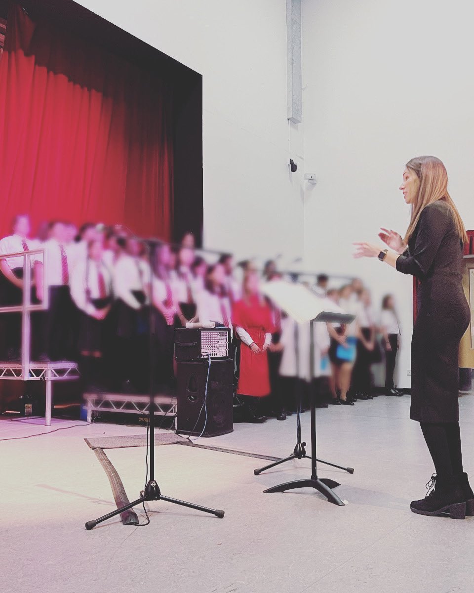 SBEdrama's tweet photo. The @sbemusic1  team did a phenomenal job of directing and conducting Year 7 in their rendition of ‘Dig-it!’ 

What a fantastic performance from the band, to the actors to the beautiful singing! A definite highlight of our half term! 

Well done to all invloved! 👏🏻👏🏻👏🏻👏🏻 https://t.co/u1hCkfVjxM