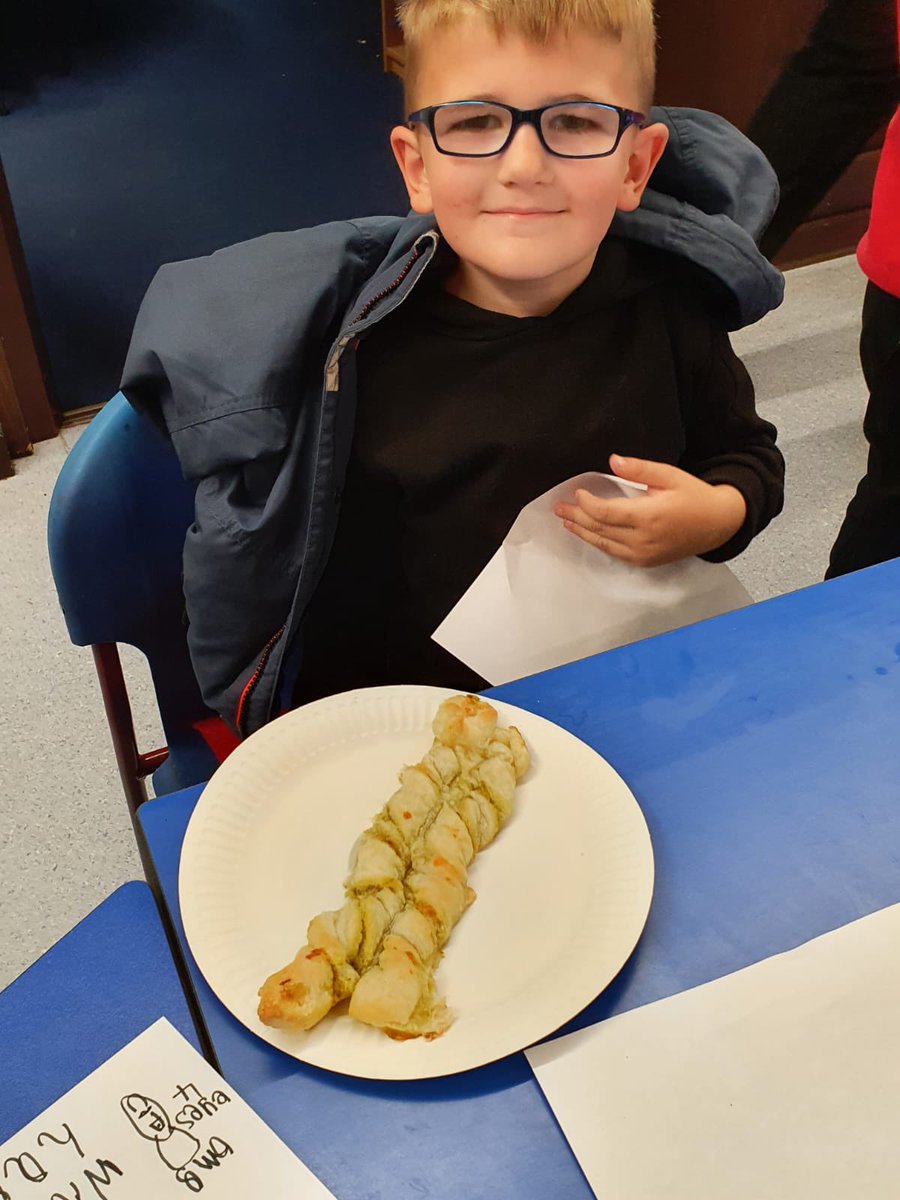 RandlayPrimary's tweet photo. Cooking club have really enjoyed making cheese twists after school today! They couldn’t wait to eat them! https://t.co/N3sSkTNQLe