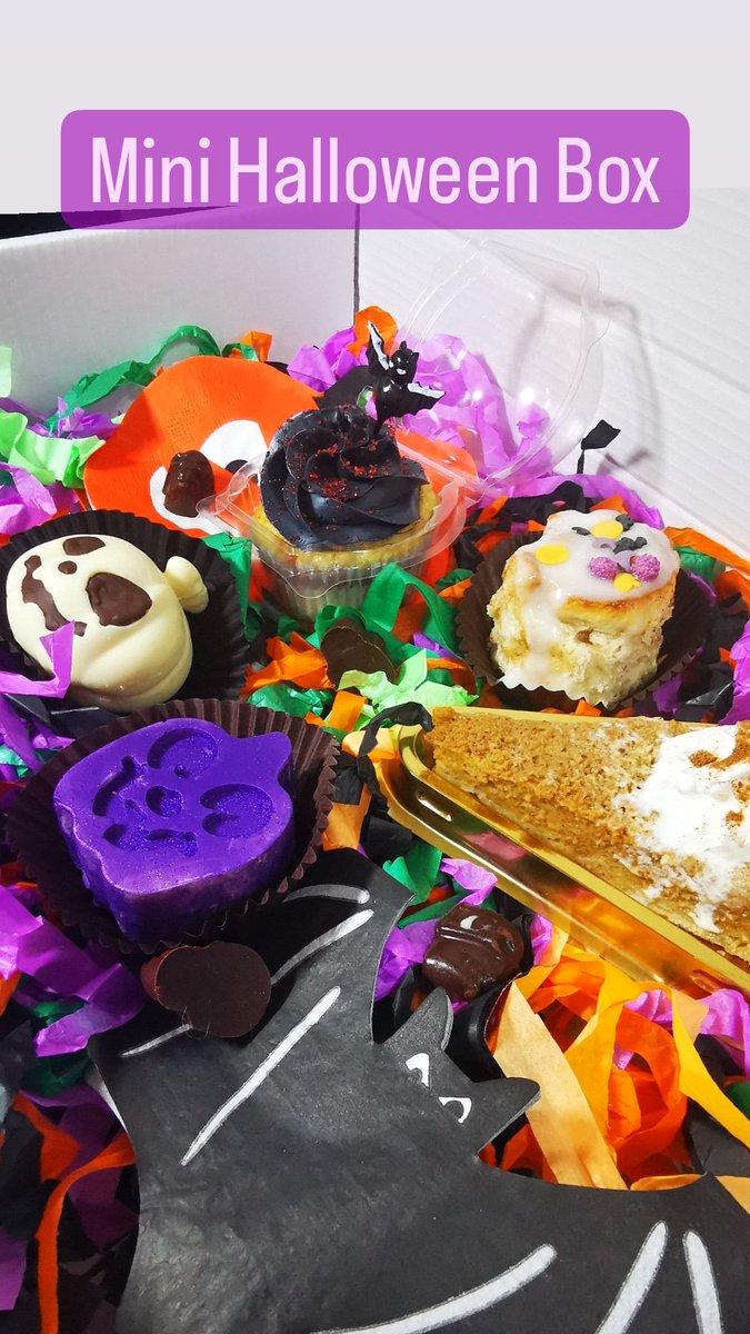 SweetPawsMadrid's tweet photo. This is Halloween 👻🦇
Aquí tenéis los ejemplos de las #HalloweenBoxes de este año. No os decepcionará la combinación de sabores y solo abrir la caja babeareis de emoción 😝
#sweetpaws #reposteria #reposteriasolidaria #madrid #SweetBoxes #cajasregalo #dulceshalloween #haloween https://t.co/bxF0VzFmYn
