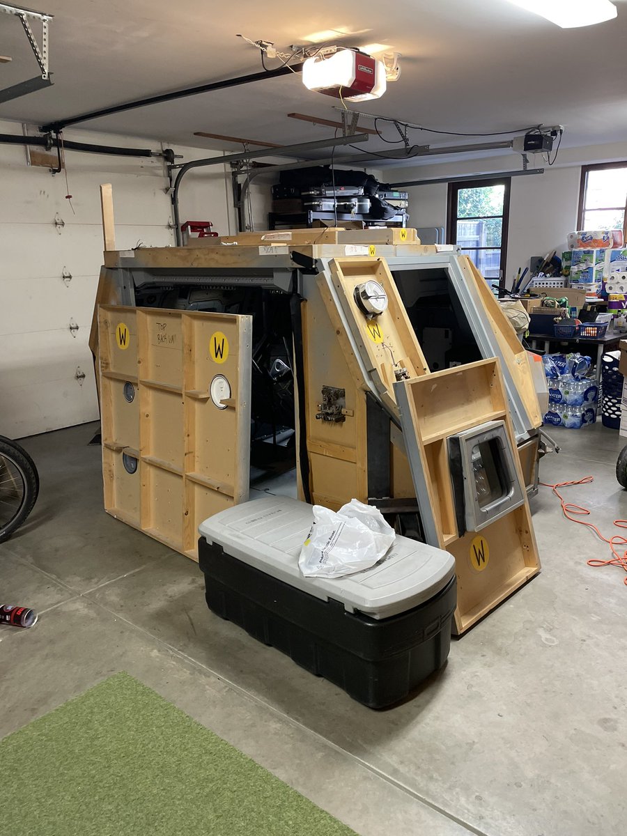 twofriendsmusic's tweet photo. this is the spaceship we filmed the tour trailer with in my garage 🤯

hollywood magic is amazing

tour trailer:
https://t.co/LRMp7hmHbO https://t.co/m3yPvkUTrG