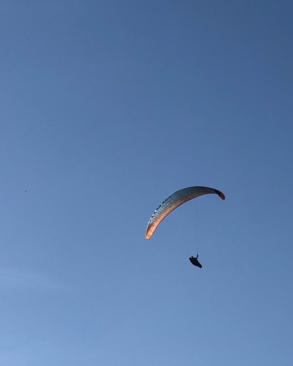 zevonesque's tweet photo. I guess this would be a decent descent blue sky hobby. #DailyDeliveryPhoto https://t.co/cuI5Ym7zKw