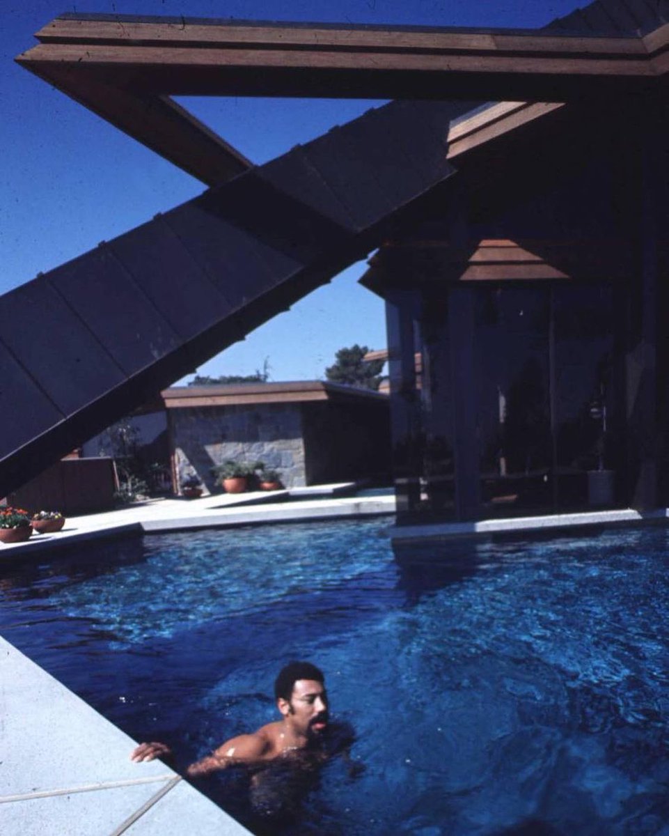 aKellyBrand's tweet photo. Wilt Chamberlain's LA house he had built in the 70s https://t.co/oBuiL5t8Hl
