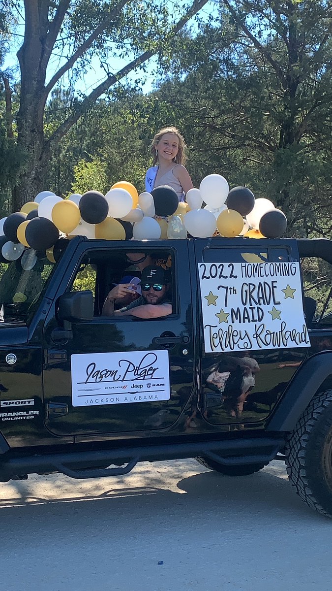 JasonPilgerRAM's tweet photo. We are thankful for the opportunity to have had one of our Jeeps in the Leroy High School Homecoming Parade! To see more of our Jeeps, you can visit us online at https://t.co/Fx3U4Ydjov. https://t.co/mNo4yketpY